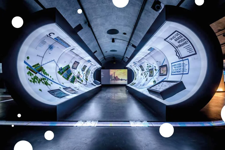 Tunnel-shaped gallery lined with exhibits, built in the former reservoir